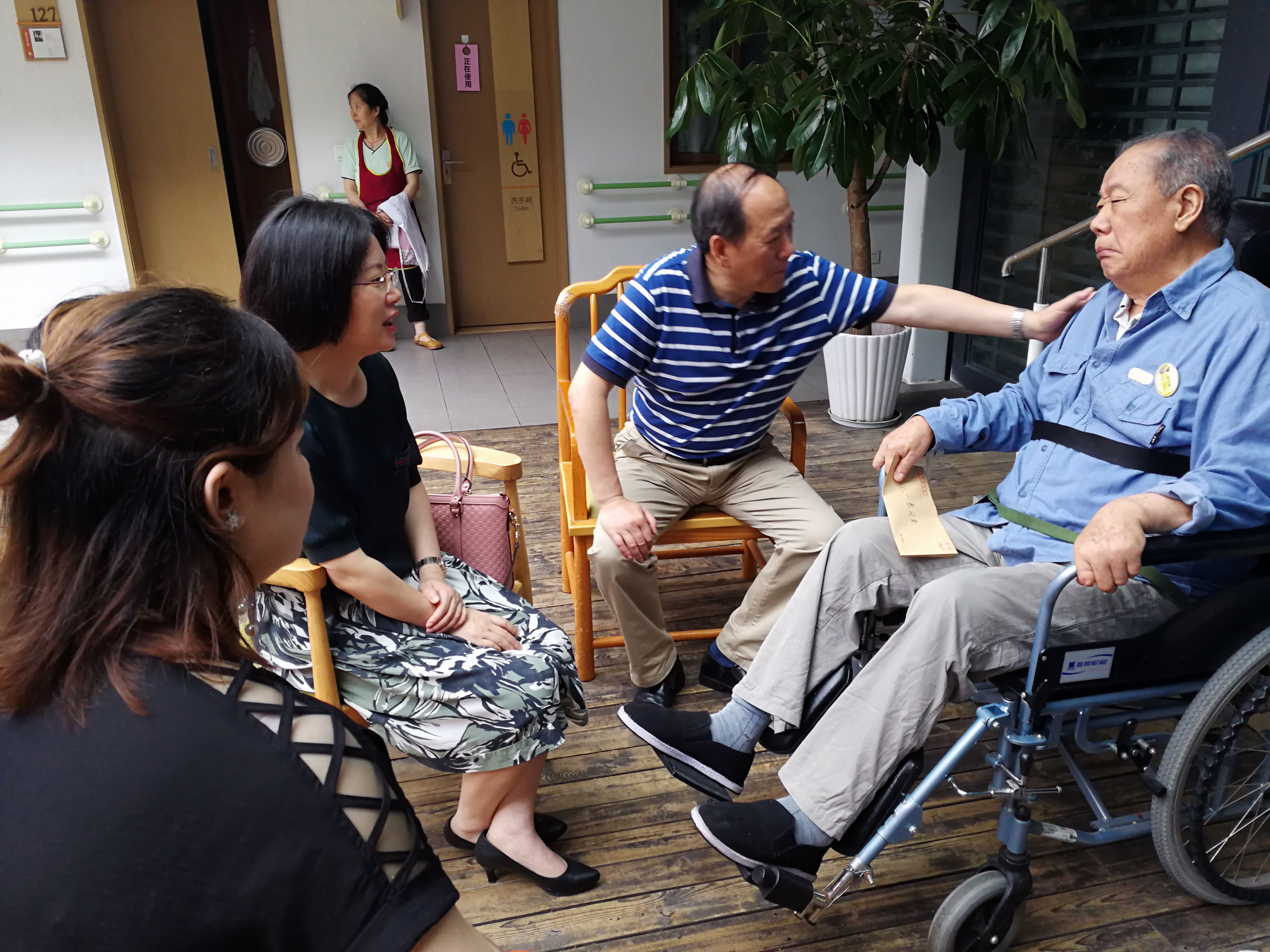 1.慰問(wèn)都俊卿.jpg 1.慰問(wèn)都俊卿.jpg