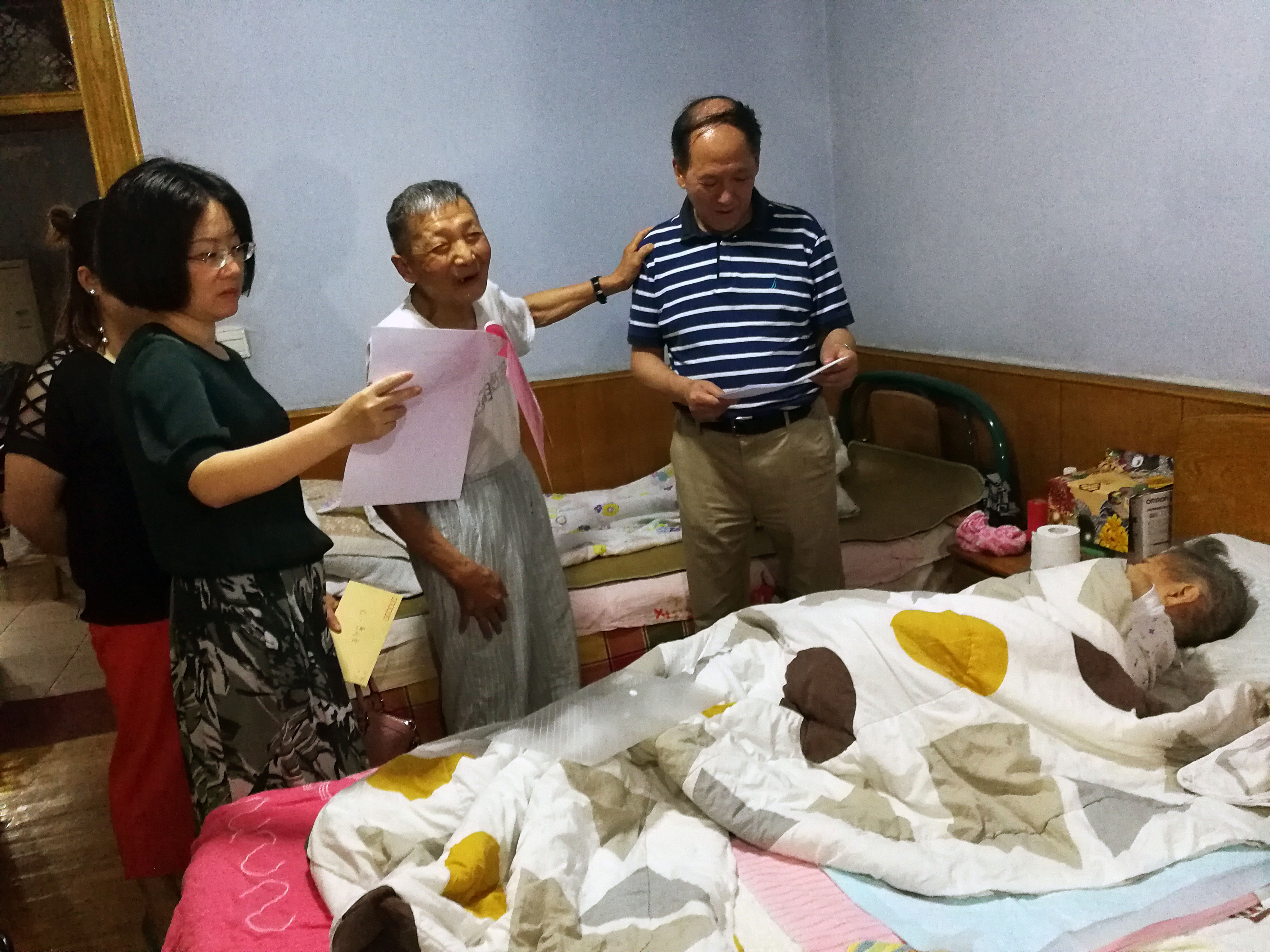 慰問(wèn)王繼荷.jpg 慰問(wèn)王繼荷.jpg