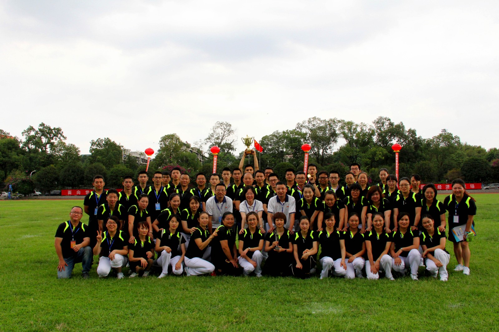 運(yùn)動員合影.jpg 運(yùn)動員合影.jpg