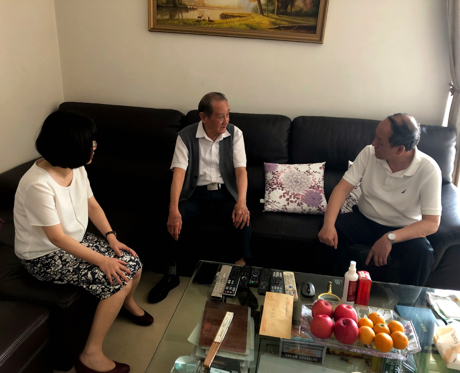 慰問老黨員徐力.jpg 慰問老黨員徐力.jpg